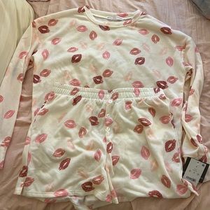 Grayson Threads Kisses Pajama Set